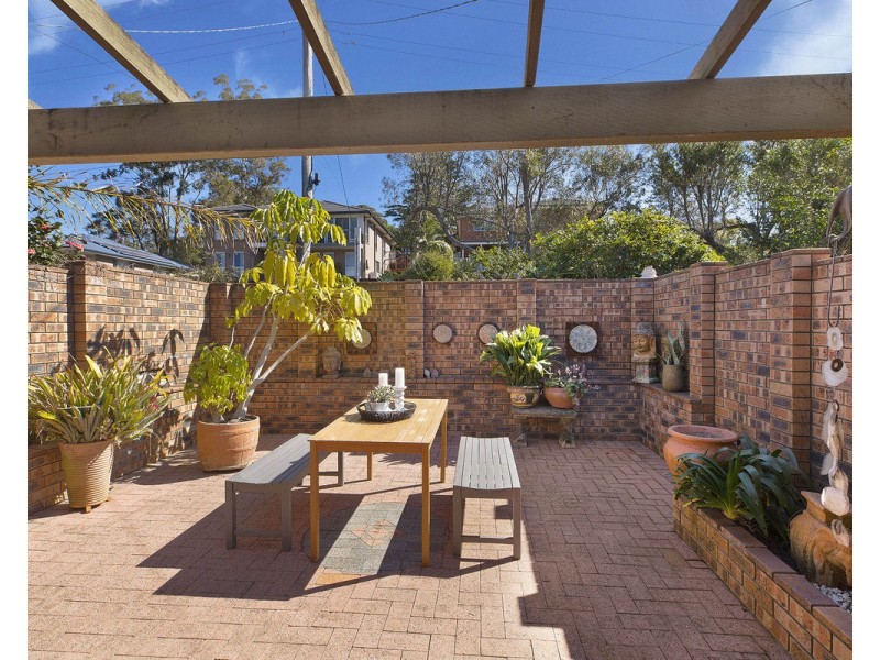 1 Rugby Close, Wyoming NSW 2250