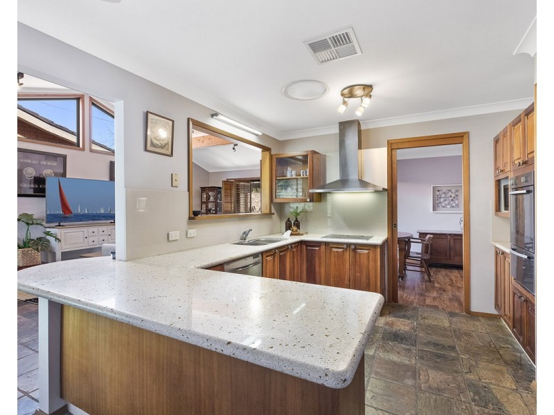 1 Rugby Close, Wyoming NSW 2250