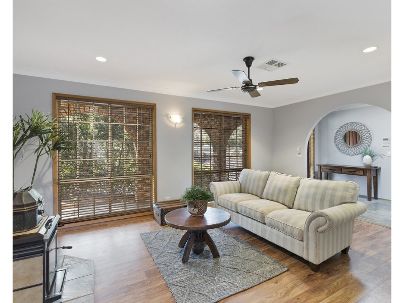 1 Rugby Close, Wyoming NSW 2250