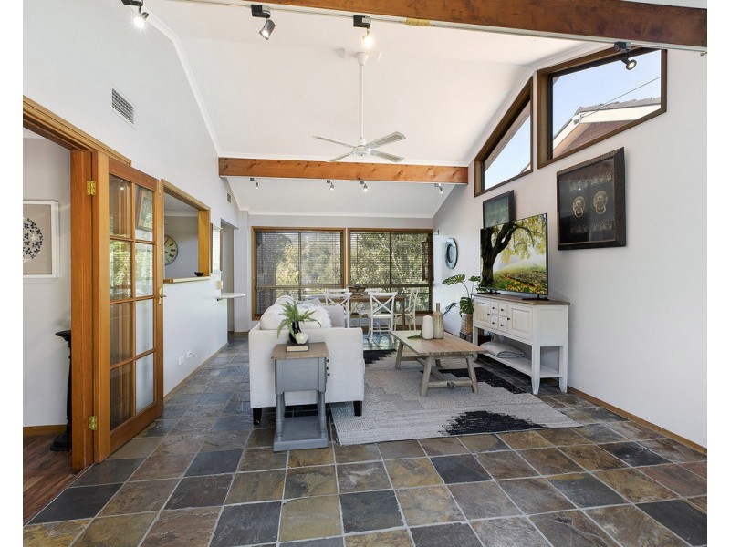 1 Rugby Close, Wyoming NSW 2250