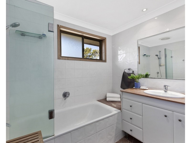 1 Rugby Close, Wyoming NSW 2250