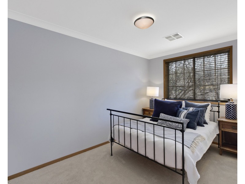 1 Rugby Close, Wyoming NSW 2250