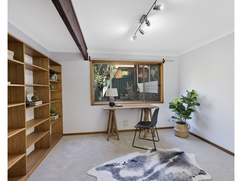 1 Rugby Close, Wyoming NSW 2250