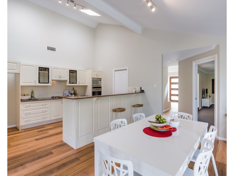 17 Bannister Drive, Erina NSW 2250
