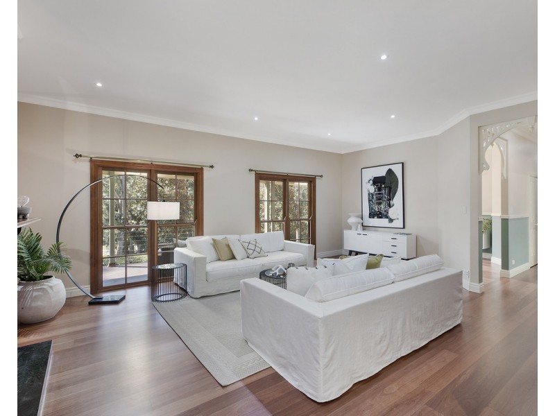 6 Portsmouth Road, Erina NSW 2250