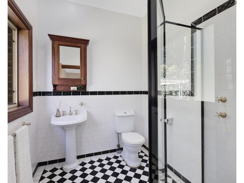 6 Portsmouth Road, Erina NSW 2250