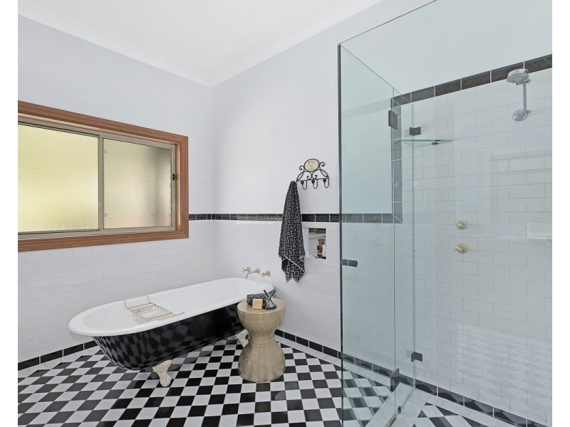 6 Portsmouth Road, Erina NSW 2250