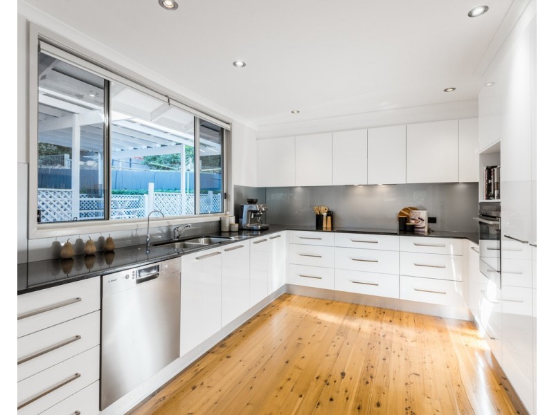 5 Lana Avenue, Wyoming NSW 2250