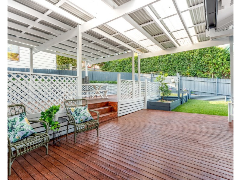 5 Lana Avenue, Wyoming NSW 2250