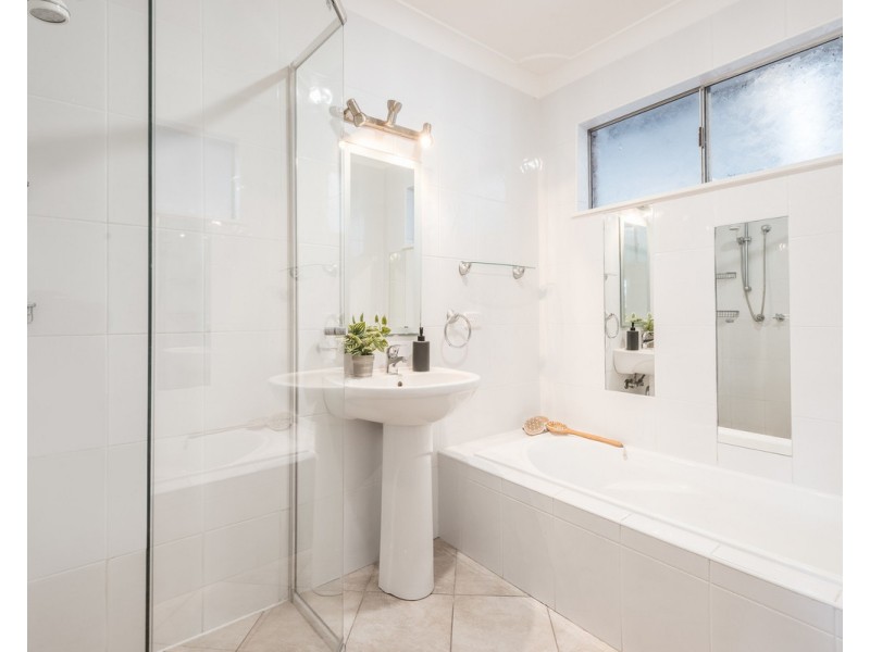 5 Lana Avenue, Wyoming NSW 2250