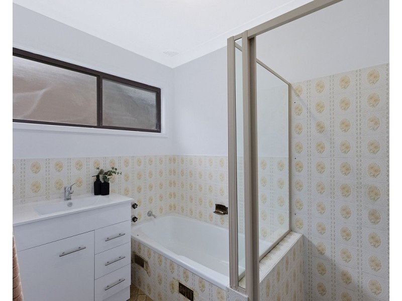 10 Lake Shore Drive, North Avoca NSW 2260