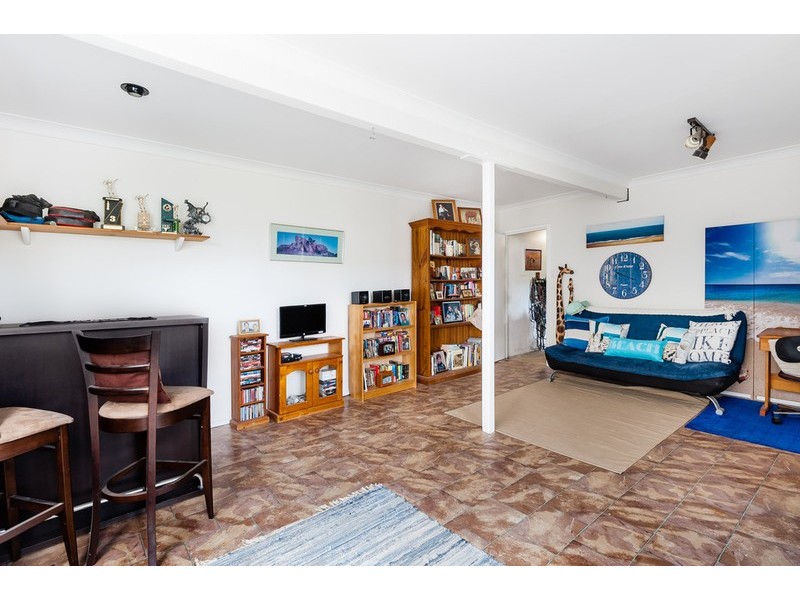 7 Dana Close, Wyoming NSW 2250