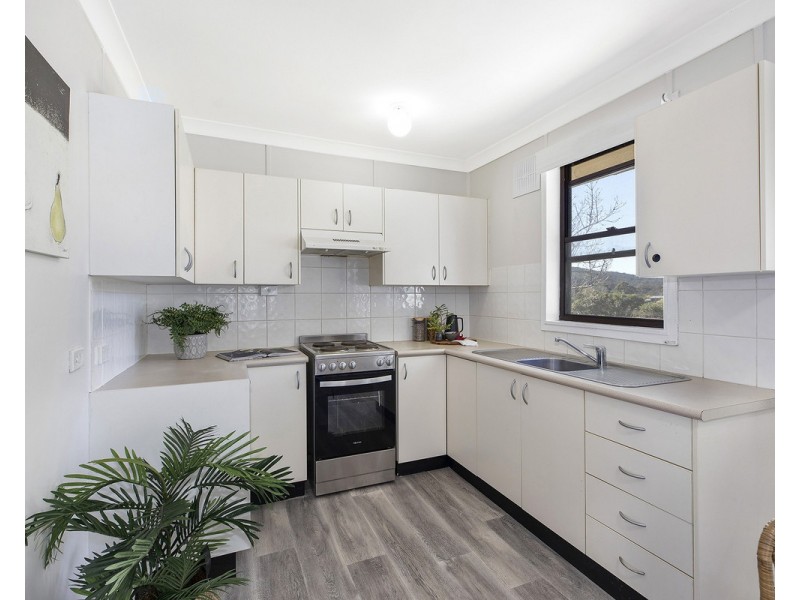 8 Halcyon Street, Wyoming NSW 2250