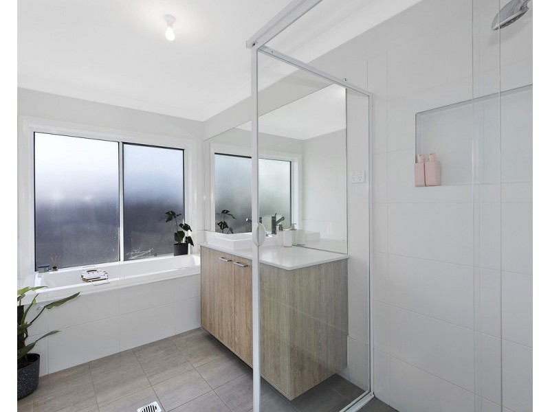 4 Yellawa Close, The Entrance North NSW 2261