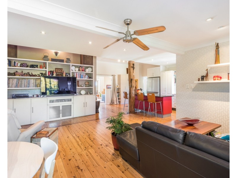 6 Curzon Avenue, Bateau Bay NSW 2261