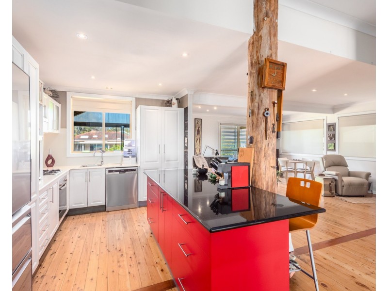 6 Curzon Avenue, Bateau Bay NSW 2261