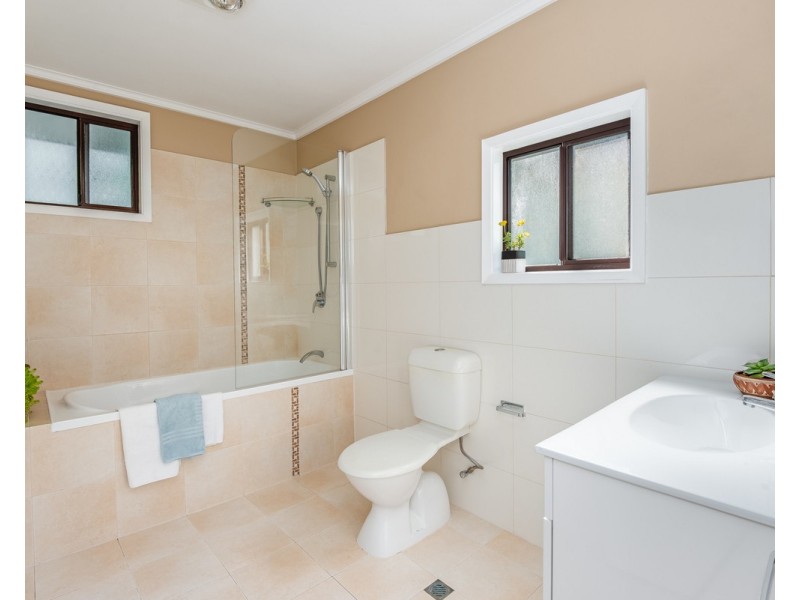 8 Nalkari Avenue, Wyoming NSW 2250