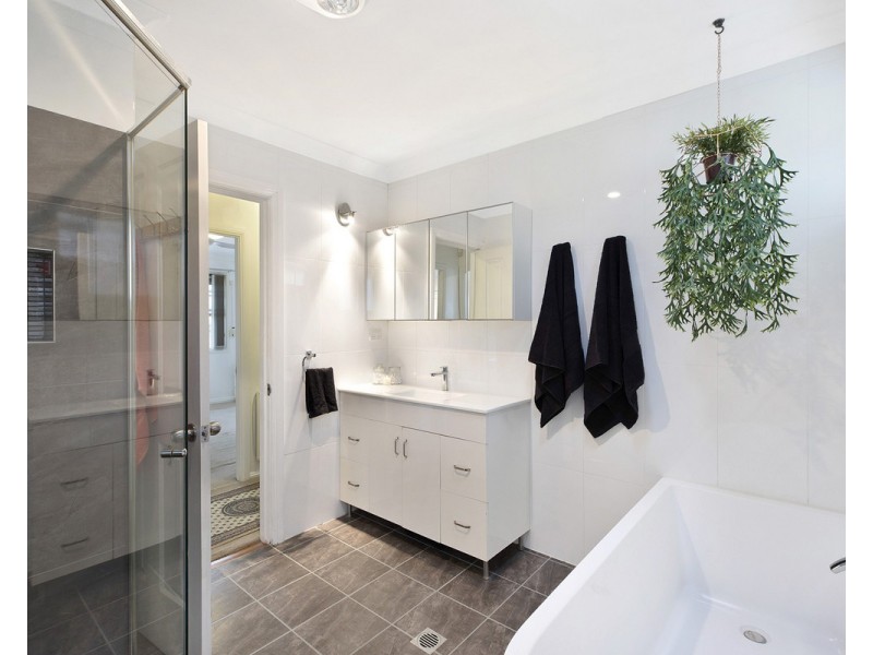 42 Manns Road, Narara NSW 2250