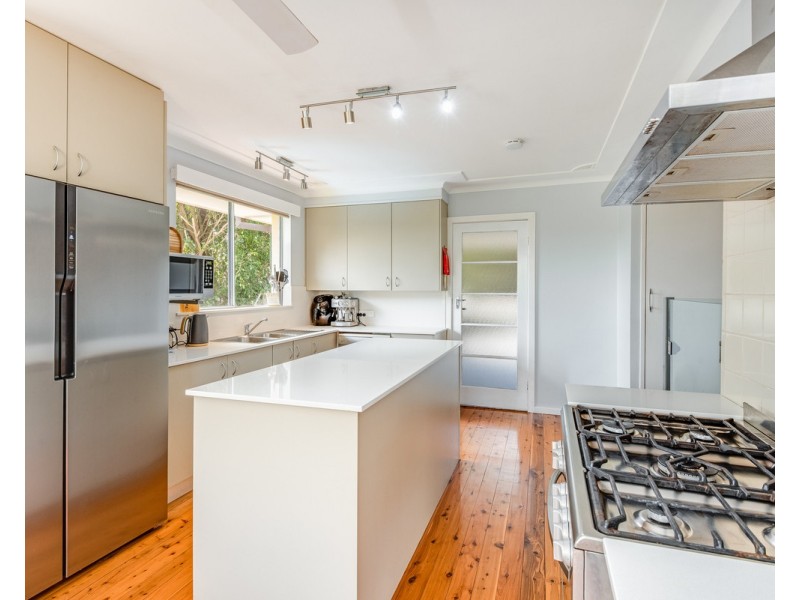 18 Tingira Crescent, Wyoming NSW 2250