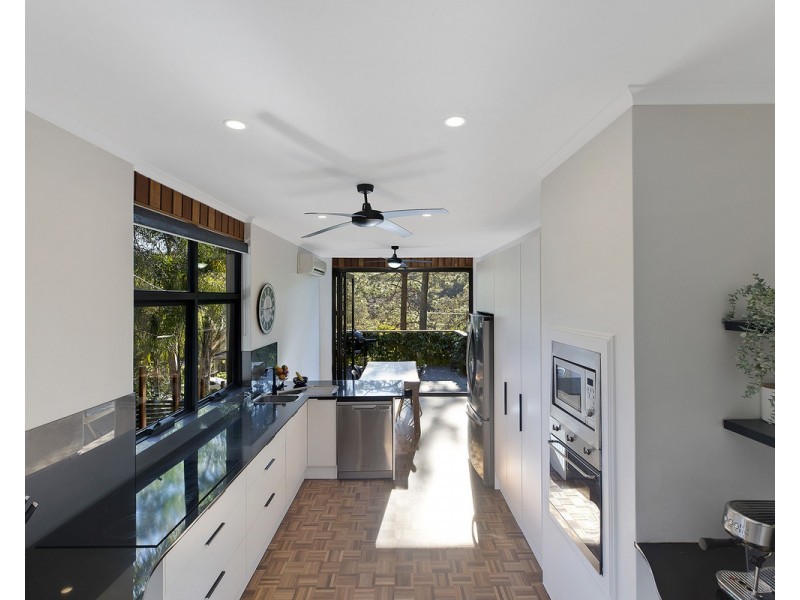 121 Lake Shore Drive, North Avoca NSW 2260