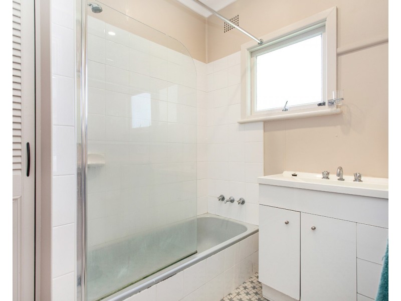 28 Dalton Street, Wyoming NSW 2250