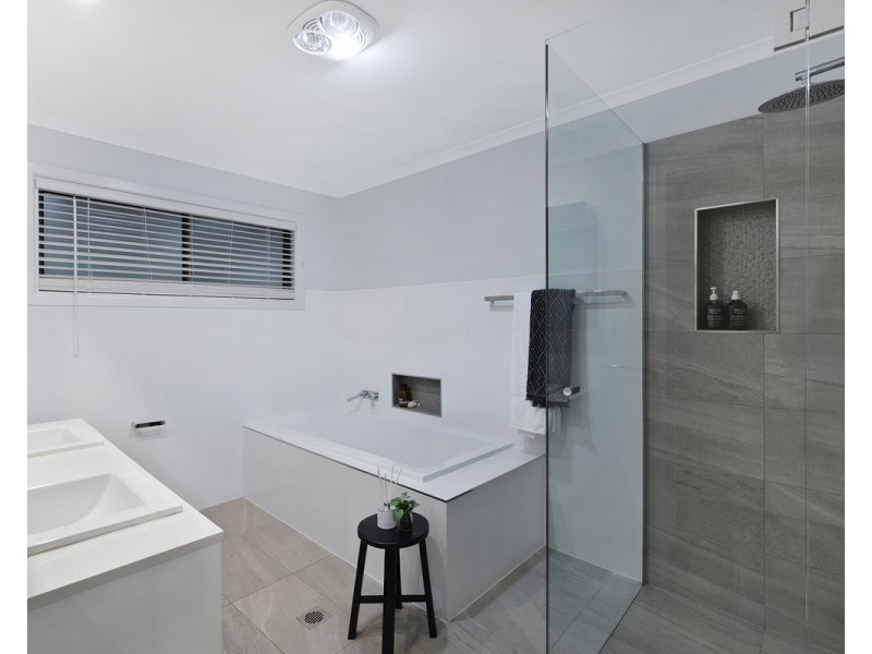 84 Shannon Parade, Berkeley Vale NSW 2261