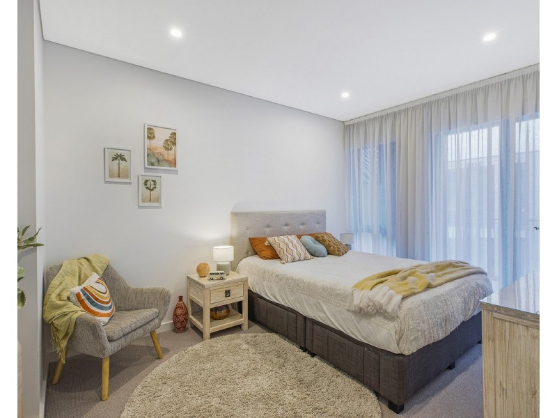 502/7 Lynn Avenue, Point Frederick NSW 2250