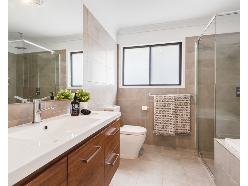 98 Chamberlain Road, Wyoming NSW 2250