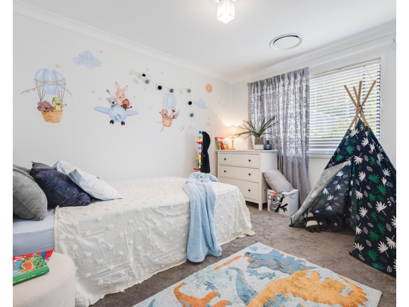 98 Chamberlain Road, Wyoming NSW 2250