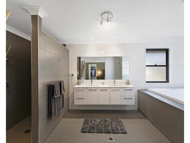 66 Newling Street, Lisarow NSW 2250