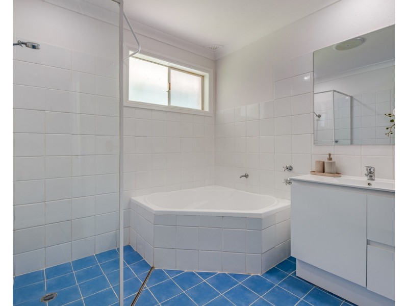 16 Maple Street, Wyoming NSW 2250