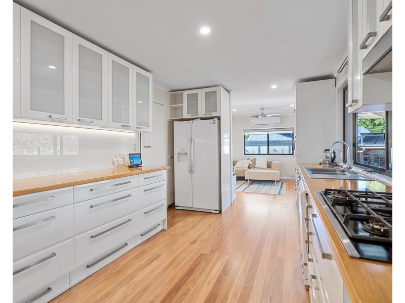 1 Gladys Avenue, Berkeley Vale NSW 2261