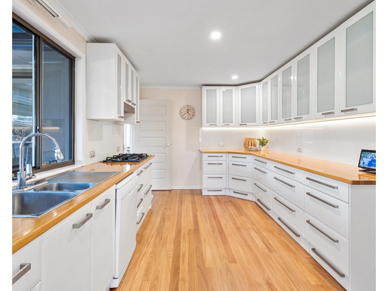 1 Gladys Avenue, Berkeley Vale NSW 2261