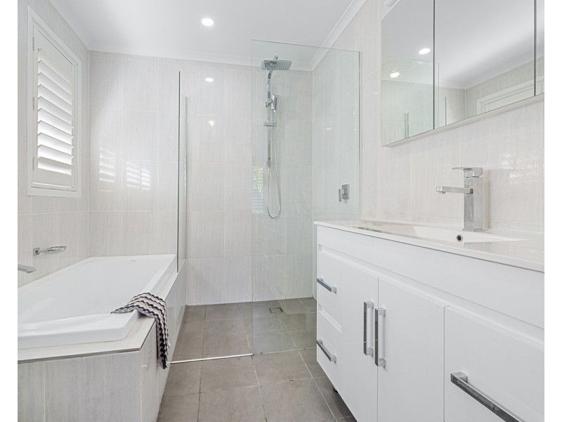 1 Gladys Avenue, Berkeley Vale NSW 2261