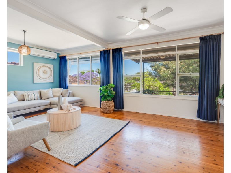 2 Tingira Crescent, Wyoming NSW 2250