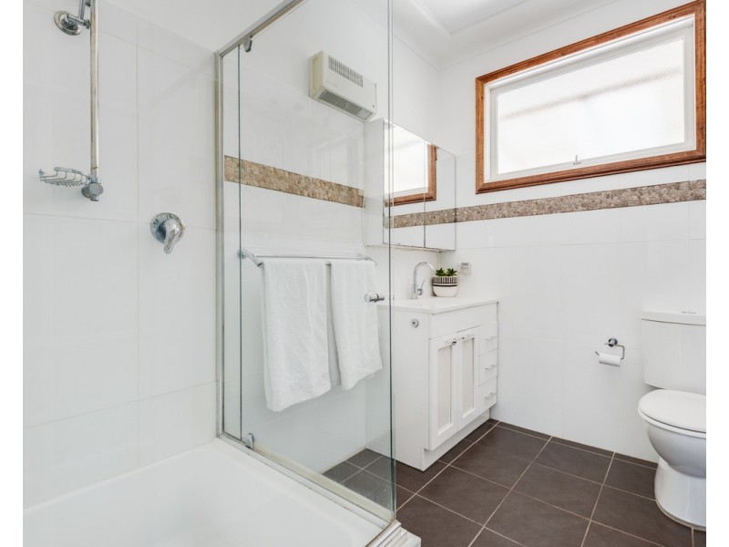 2 Tingira Crescent, Wyoming NSW 2250