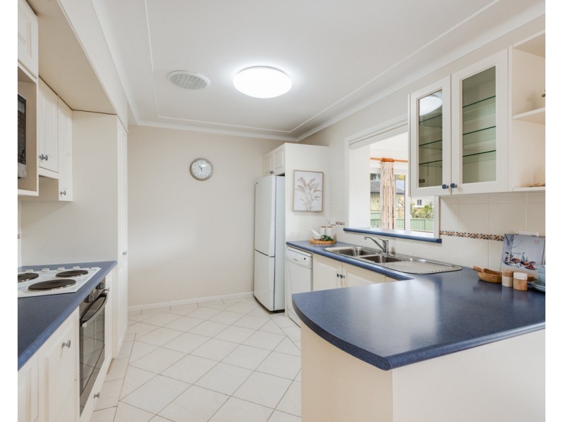 3 Crawford Crescent, Wyoming NSW 2250