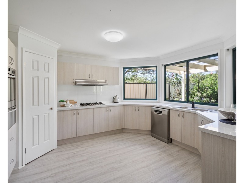 8 Coachwood Drive, Ourimbah NSW 2258
