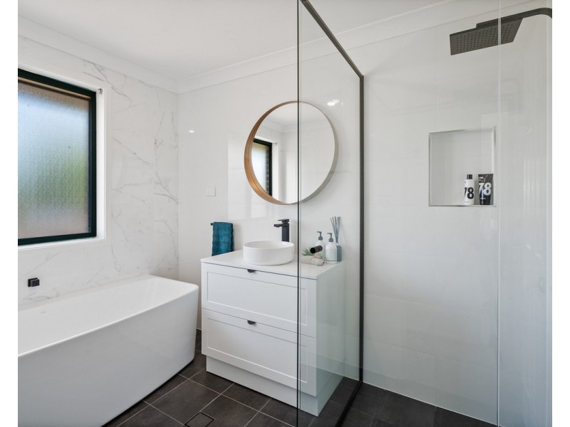 8 Coachwood Drive, Ourimbah NSW 2258