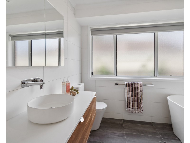 18 Karen Close, Lisarow NSW 2250