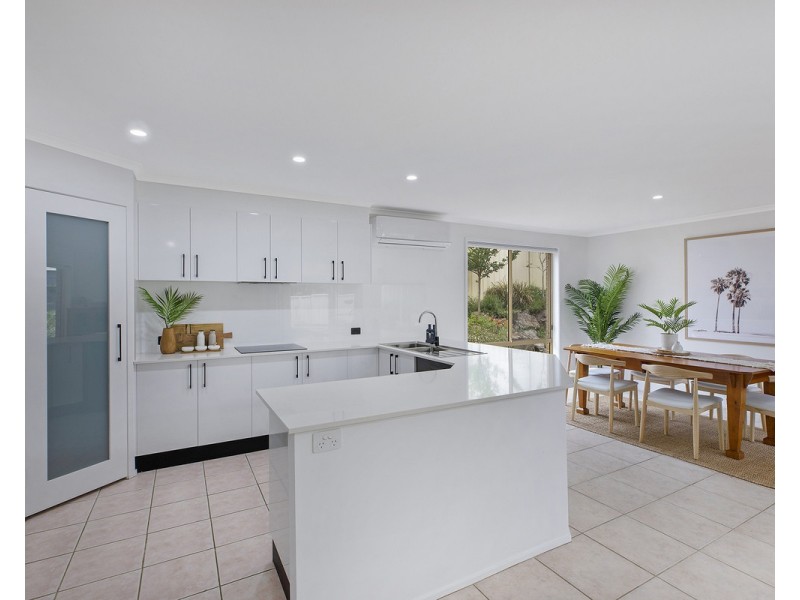 16 Thames Drive, Erina NSW 2250