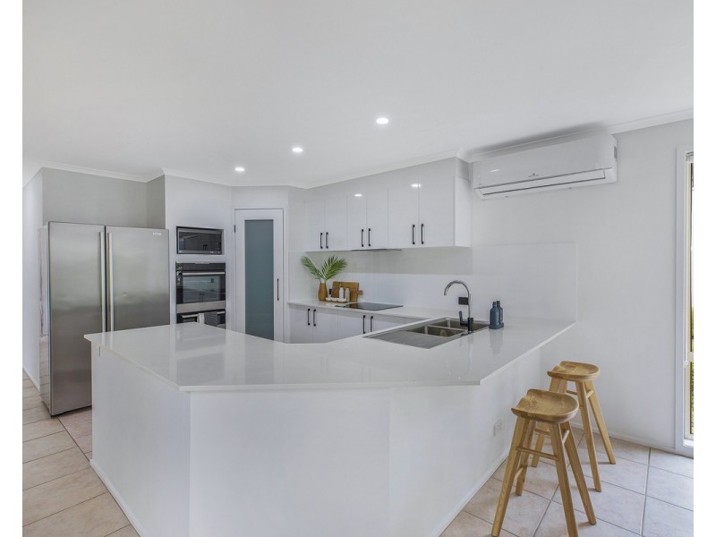 16 Thames Drive, Erina NSW 2250