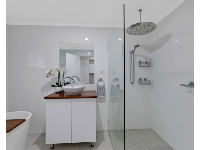 2 Hammersmith Road, Erina NSW 2250