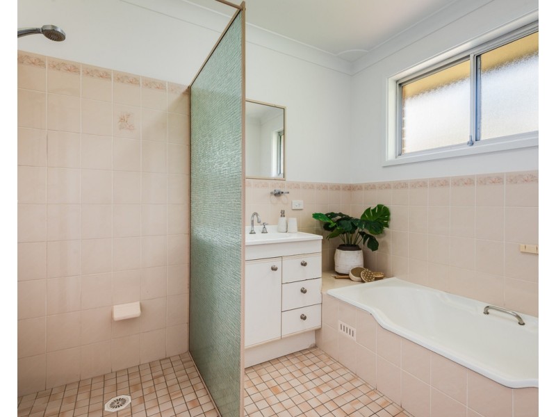 38 Valley View Road, Wyoming NSW 2250