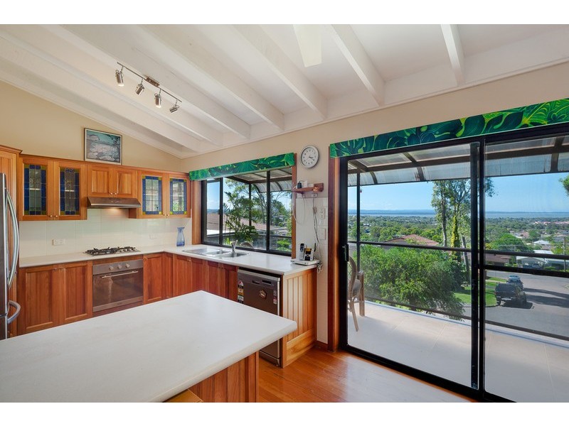 4 Seaspray Close, Bateau Bay NSW 2261