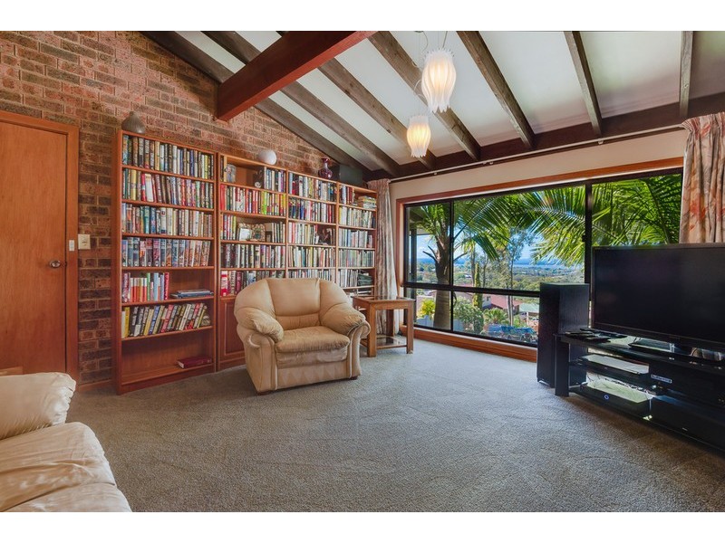 4 Seaspray Close, Bateau Bay NSW 2261