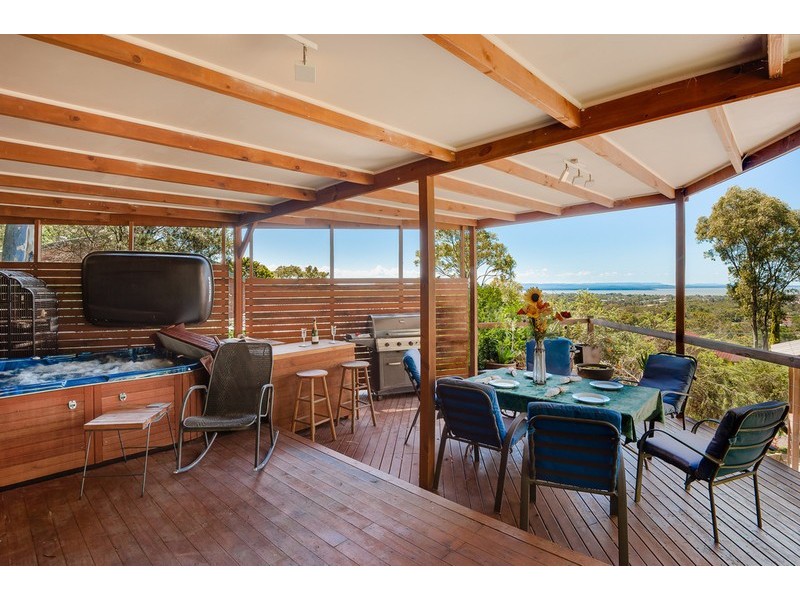 4 Seaspray Close, Bateau Bay NSW 2261