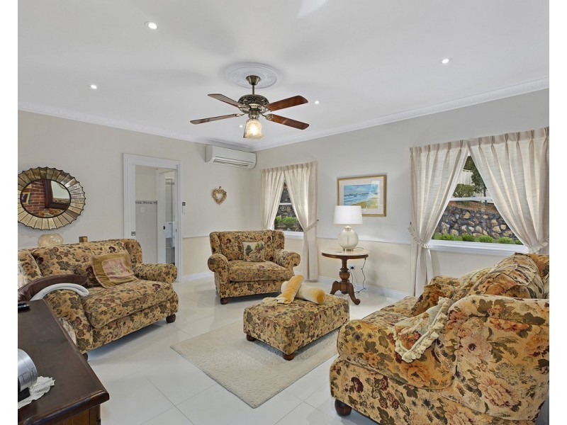 15 Kambala Close, Wyoming NSW 2250