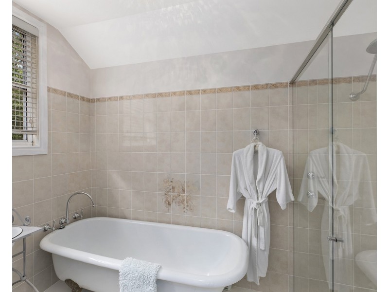 15 Kambala Close, Wyoming NSW 2250