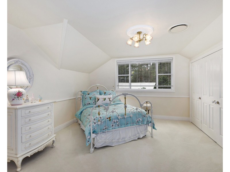 15 Kambala Close, Wyoming NSW 2250